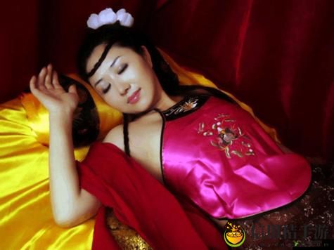 男生女生一起愁愁愁剧情解析:时代的轻松与沉重