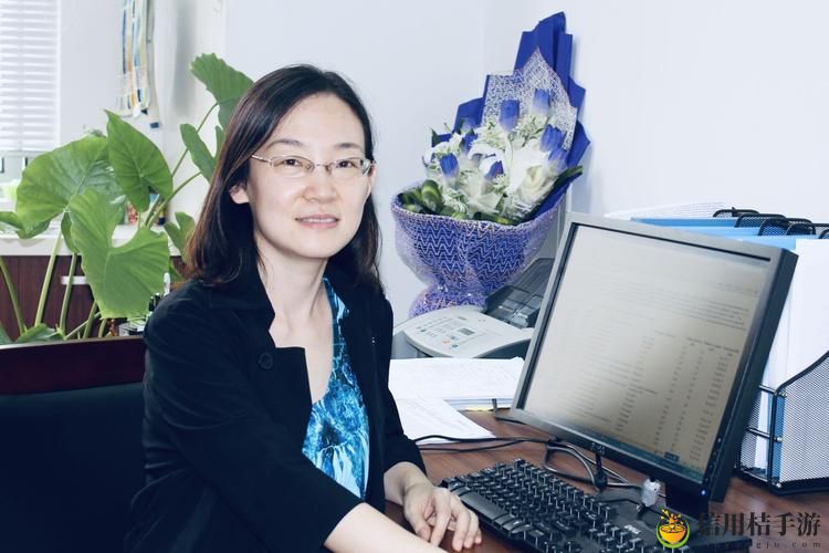 在雨中公交李艳的背后,是否藏着无数城市人的故事和坚持?