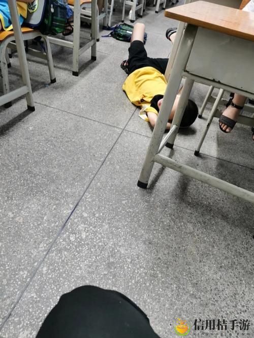 上课没带罩子让他c了一节课